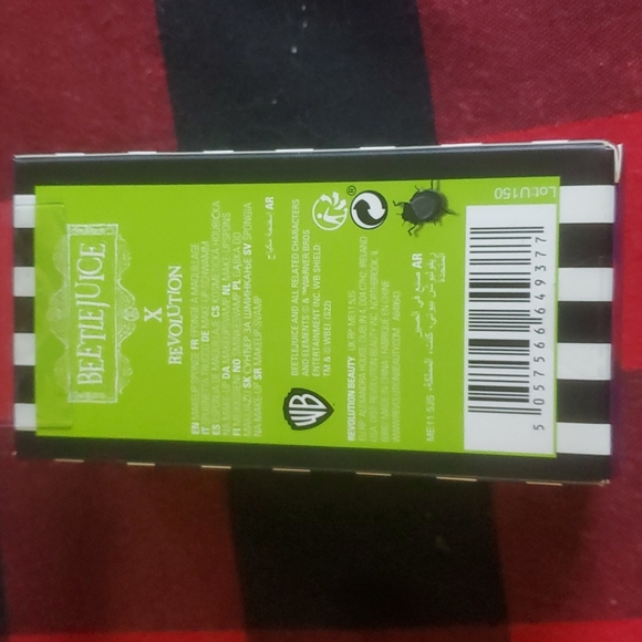 X Revolution Beetlejuice make up sponge - Picture 2 of 2